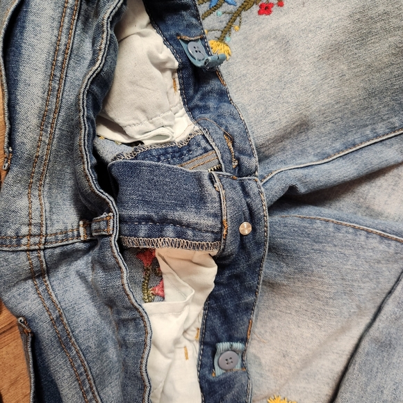 Embroidered Jean's - Picture 5 of 6